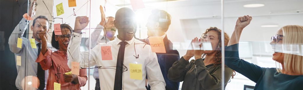 Sales-Mitarbeiter nehmen an einem Wettbewerb teil 