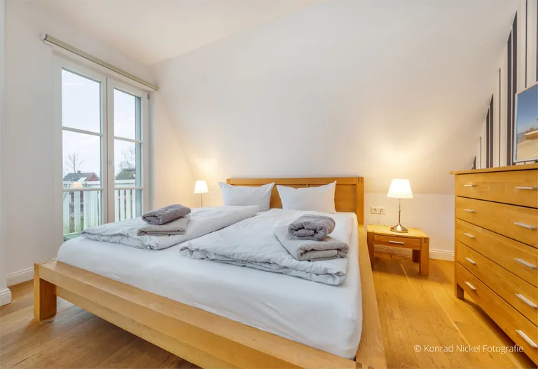 Großes Schlafzimmer 1 mit Balkon im 1. Etage