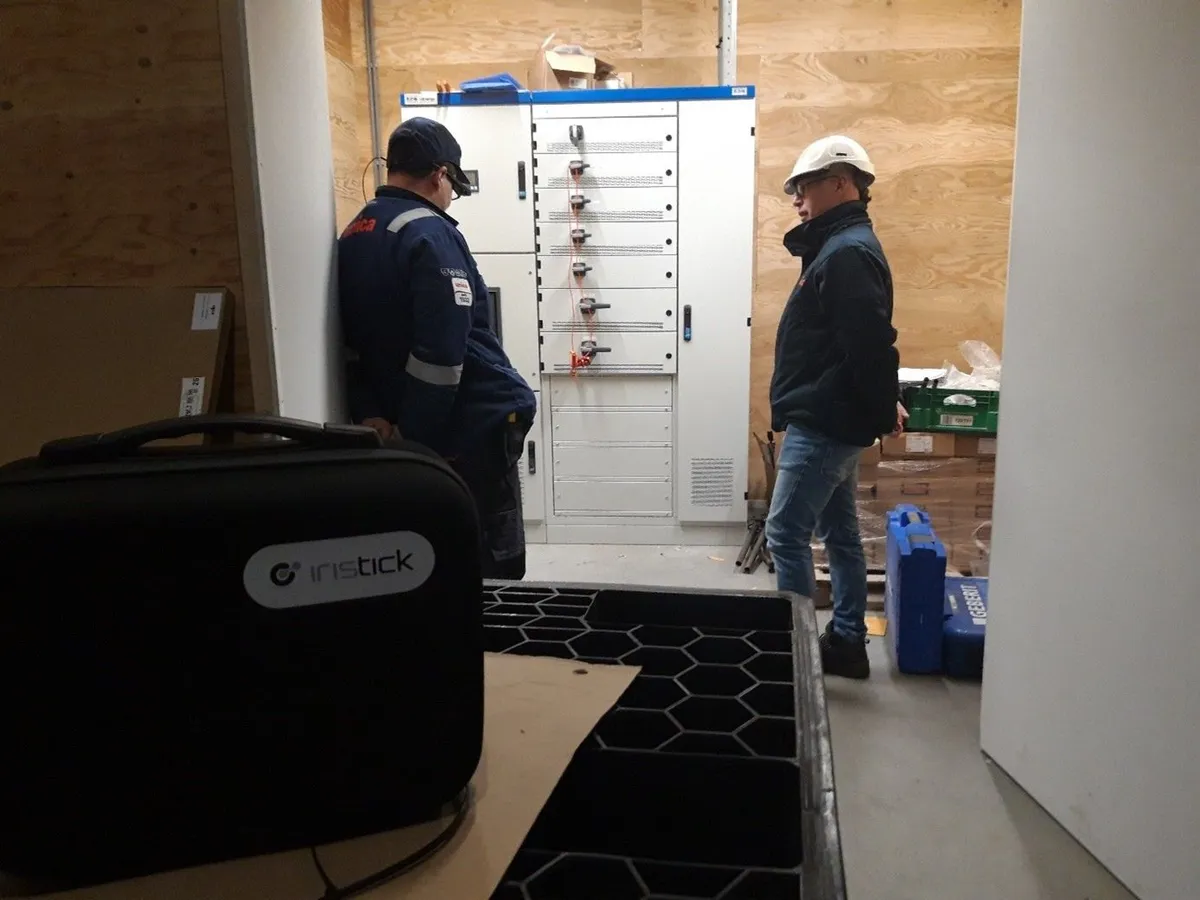 Unica Building Services using Iristick smart glasses