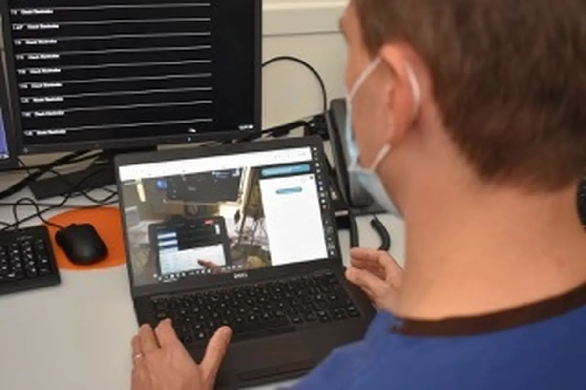Product expert follows the actions of the surgeon remotely and can give advice from a distance