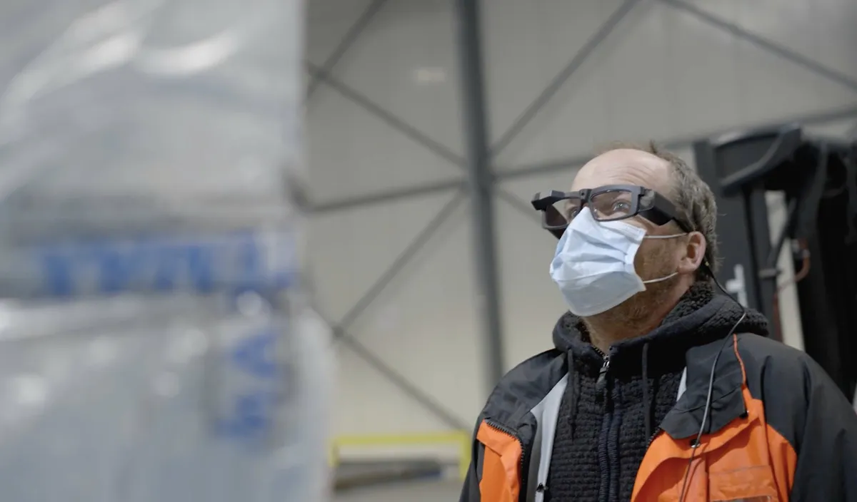 Aviapartner warehouse operator wearing Iristick smart glasses for cargo handling