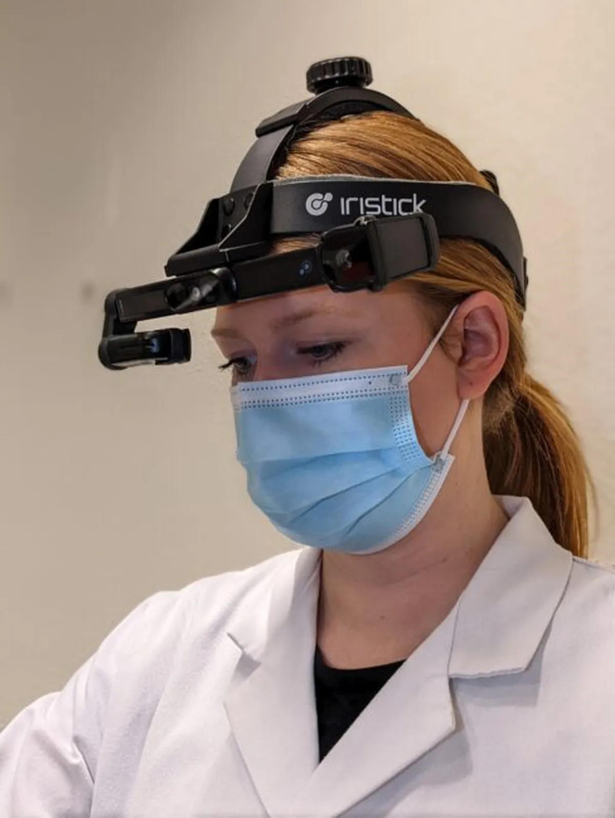 Healthcare professional wearing Iristick.H1 smart glasses