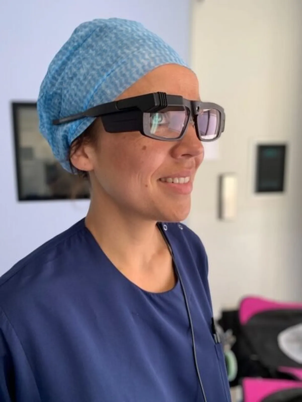 Surgeon with Smart Surgical Glasses