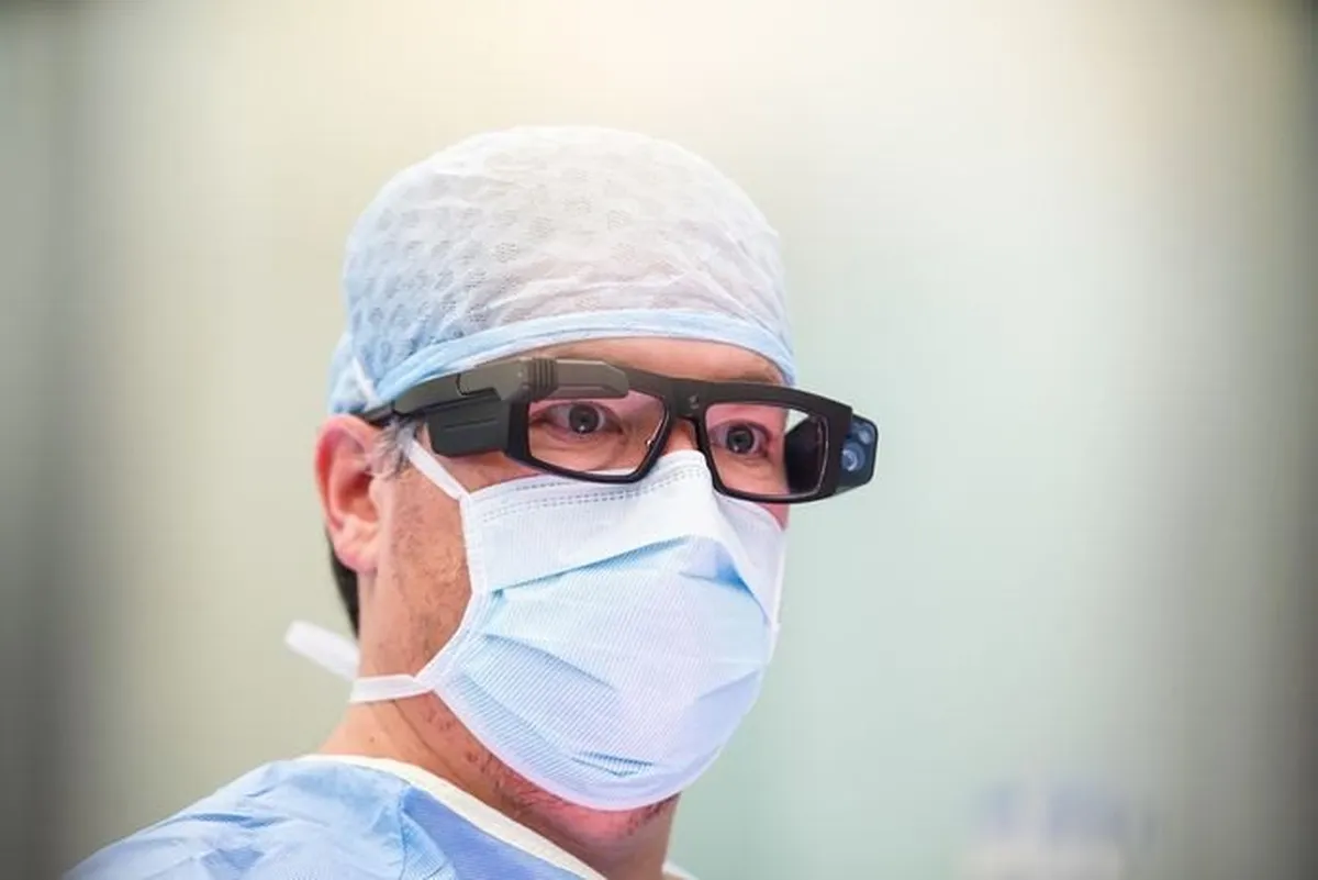 Surgeon Ronald Liem wearing Iristick smart glasses in the operating theatre at Groene Hart Ziekenhuis