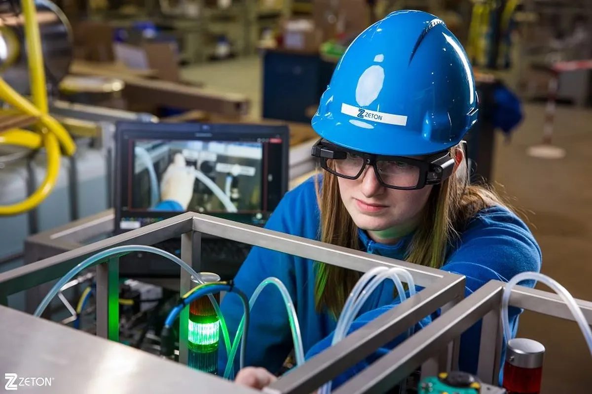 Operator wearing Iristick smart glasses
