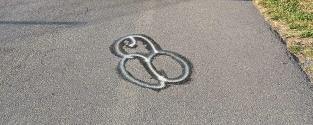 Asphalt-Schmierereien im Fahrerlager: Wir wollen, dass ihr petzt!