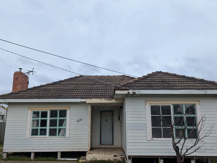 Melbourne tile roof before restoration, faded and worn