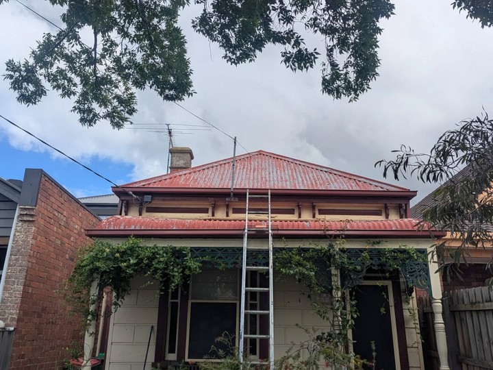 Single-fronted Melbourne cottage with a worn iron roof, before restoration