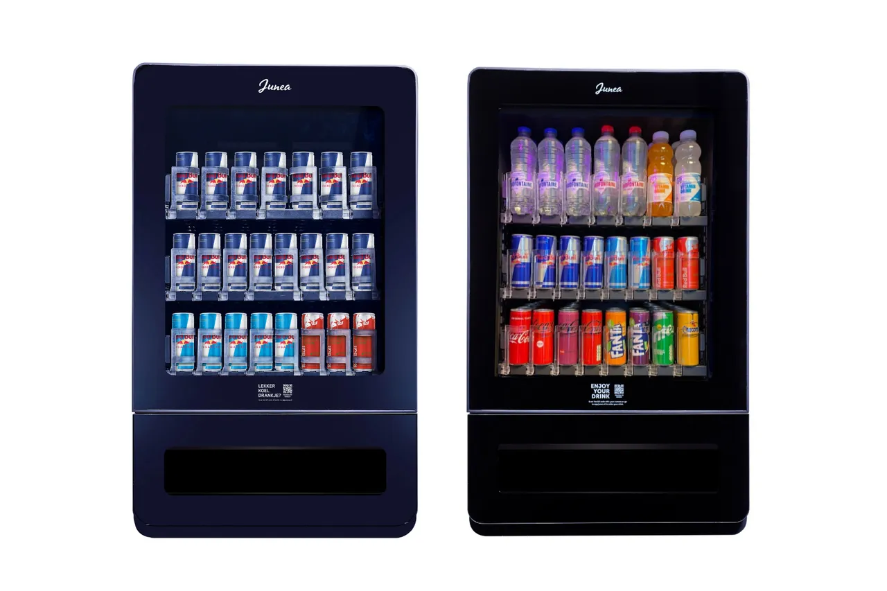 Junea Drinks met alleen Red Bull naast een Junea Drinks met een gemixt assortiment