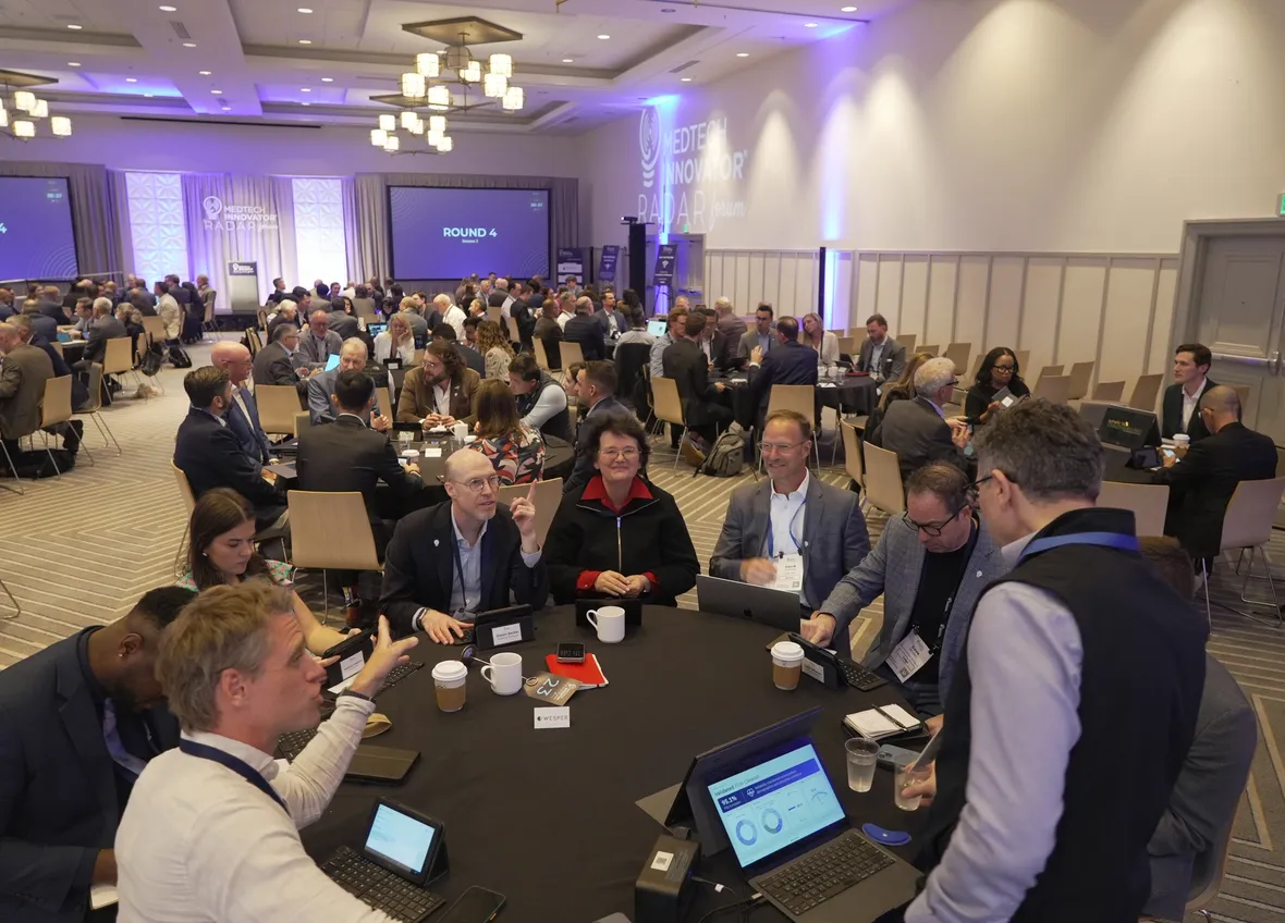 Founders and industry reviewers at round tables during a pitch round at the MedTech Innovator Radar Forum