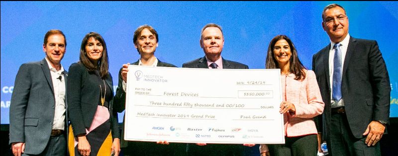 Forest Devices receiving the $350,000 MedTech Innovator 2019 grand prize check on stage