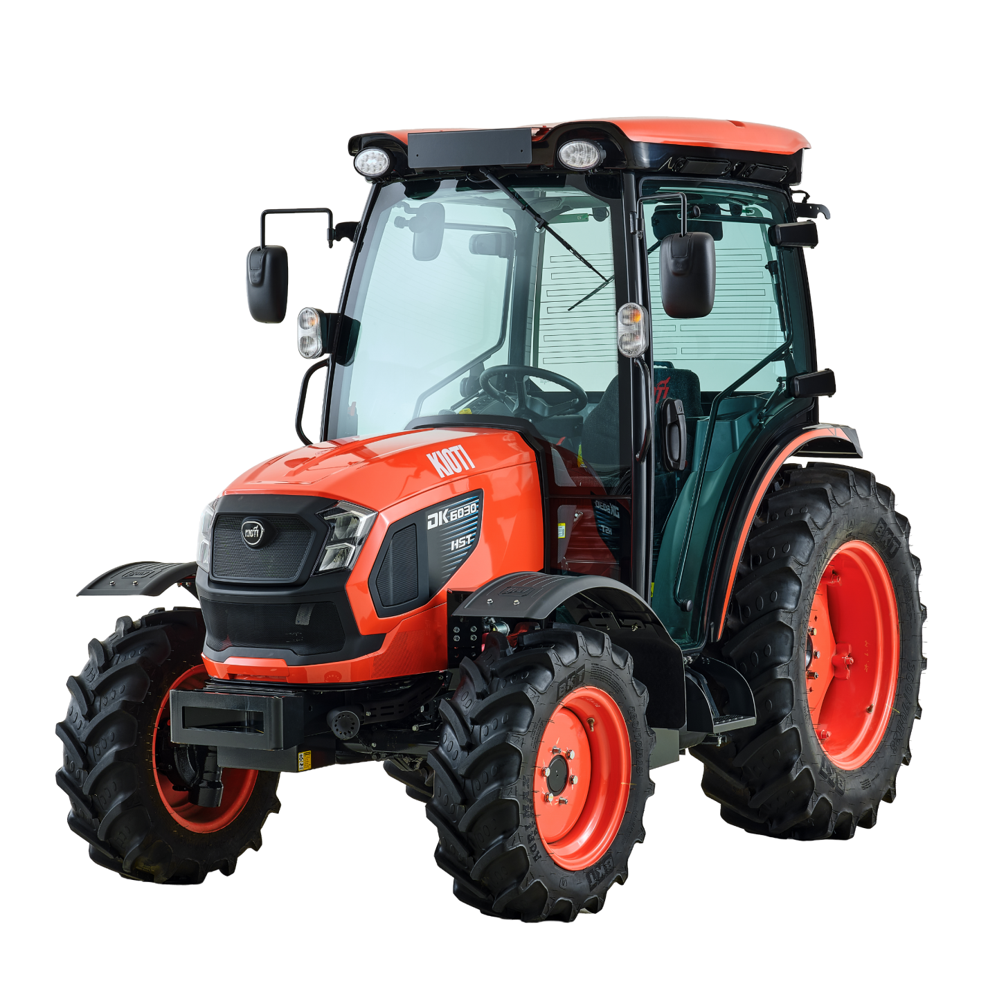 Trattore KIOTI DK6030 con cabina, vista anteriore a tre quarti