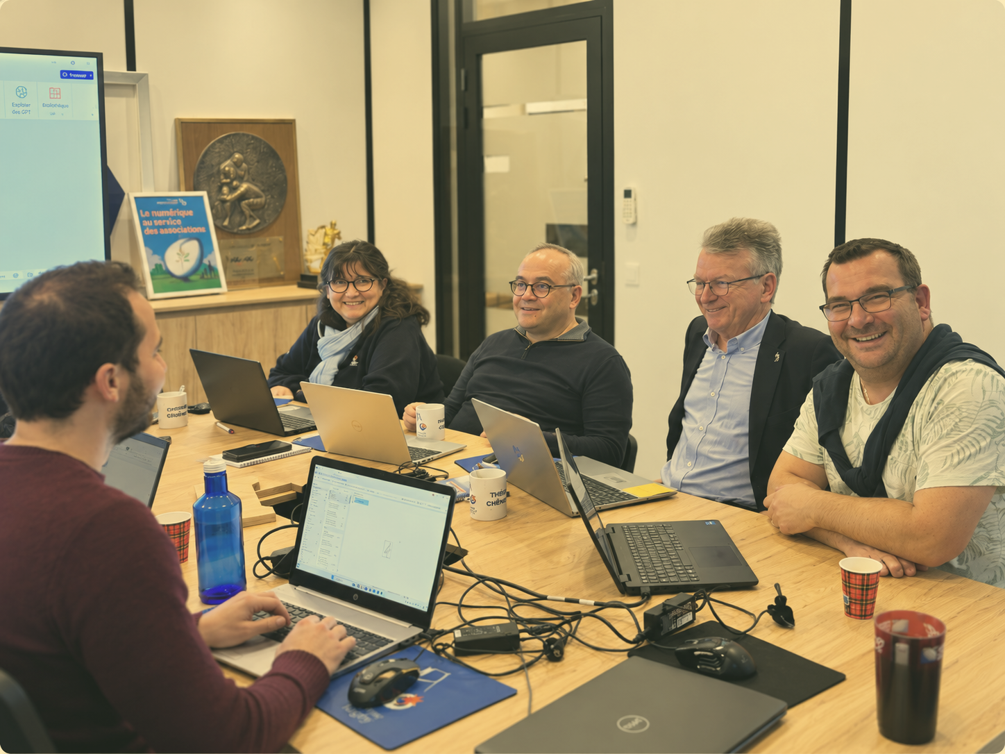 Participants lors d’un atelier sur l’IA générative auprès d’une association