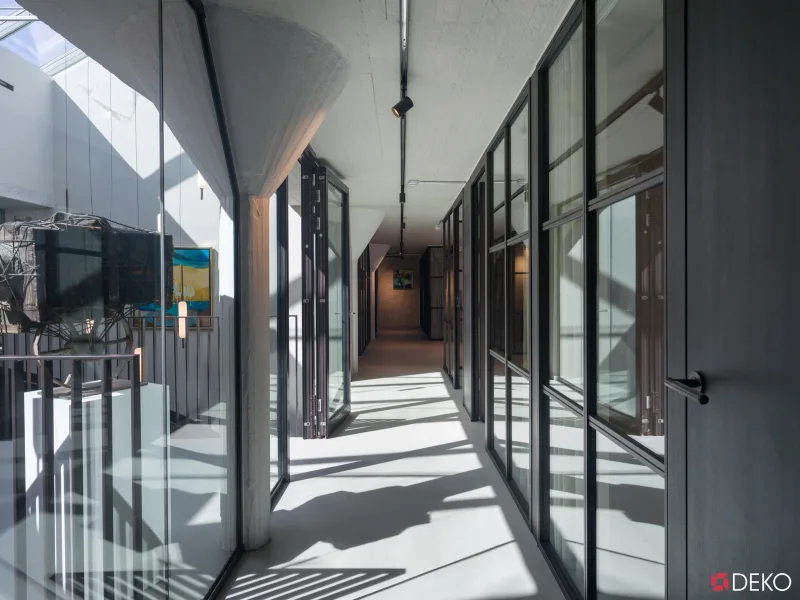 Karbergerhus – træ og glas binder kontorarealerne sammen