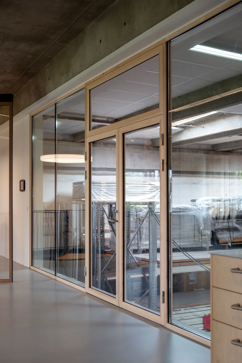 Building Green 2024 – DEKO Tré brandglasvæg i træ