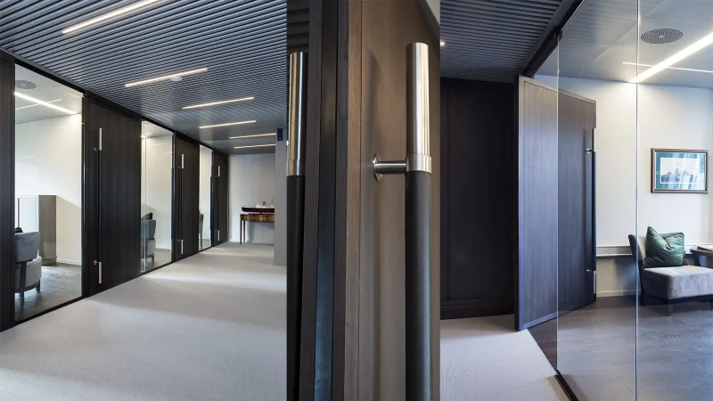Zeinergruppen Norge – DoorWall i røget eg (Wallmakers designprodukt)