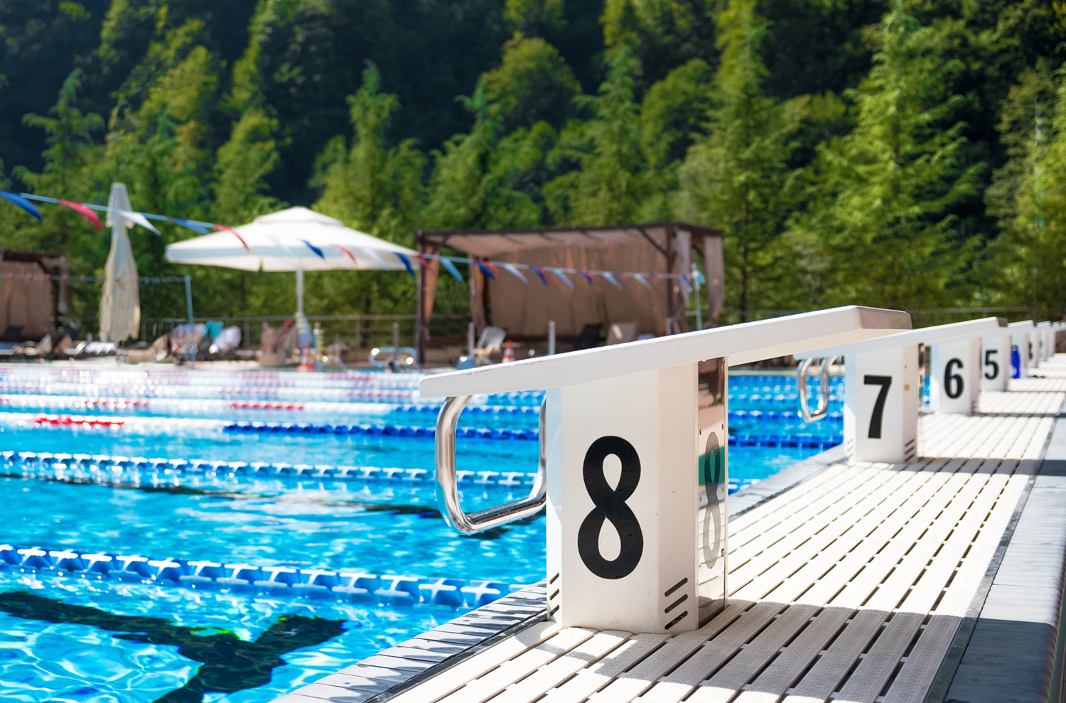 Schwimmbad Startblöcke