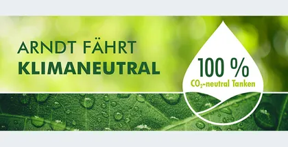 Schriftzug Arndt fährt klimaneutral neben Tropfen 100 % CO2-neutral Tanken