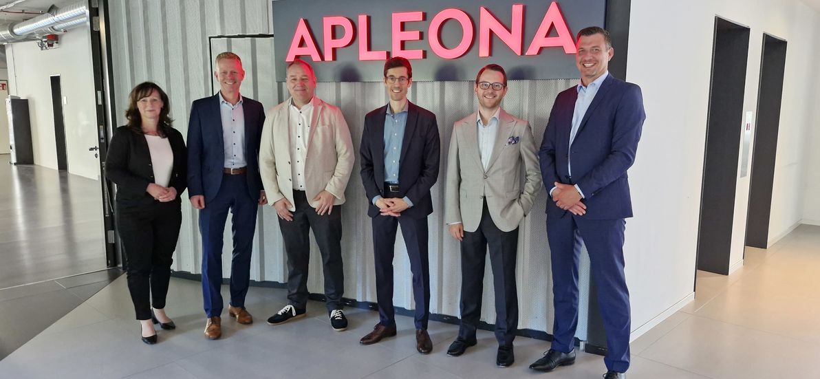 Vertreterinnen und Vertreter von igefa und Apleona