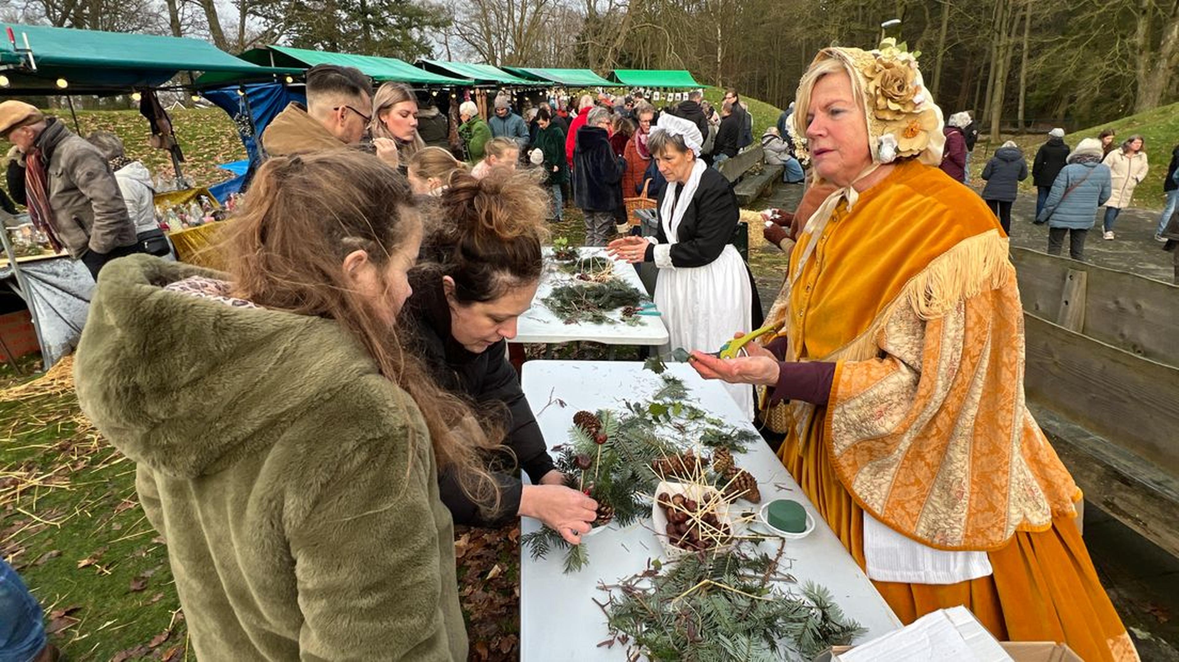 Foto van de kerstmarkt in Dickenssfeer