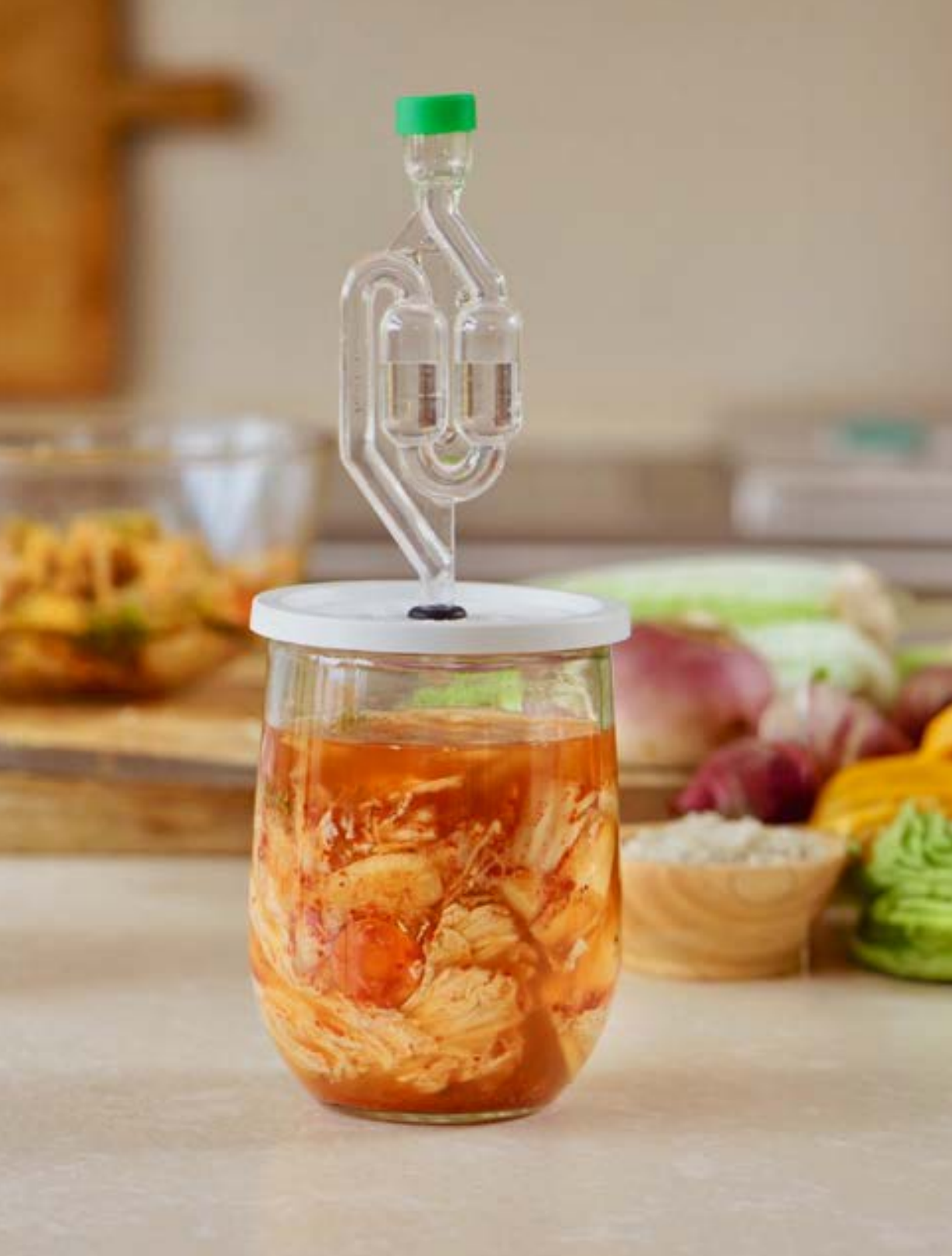 fermatiepot met oranje substantie