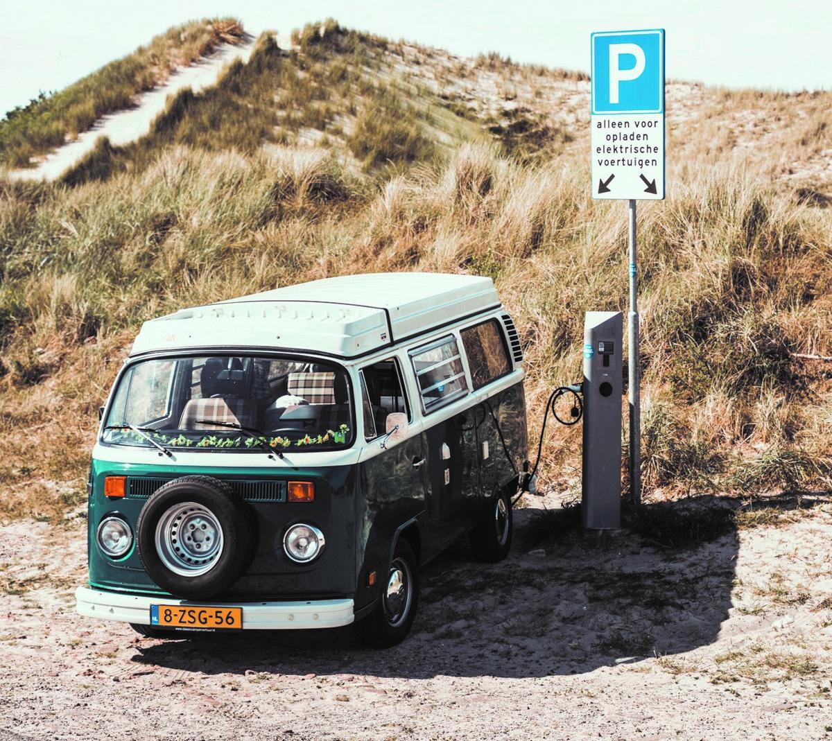 Groene Volkswagen-camper goboony