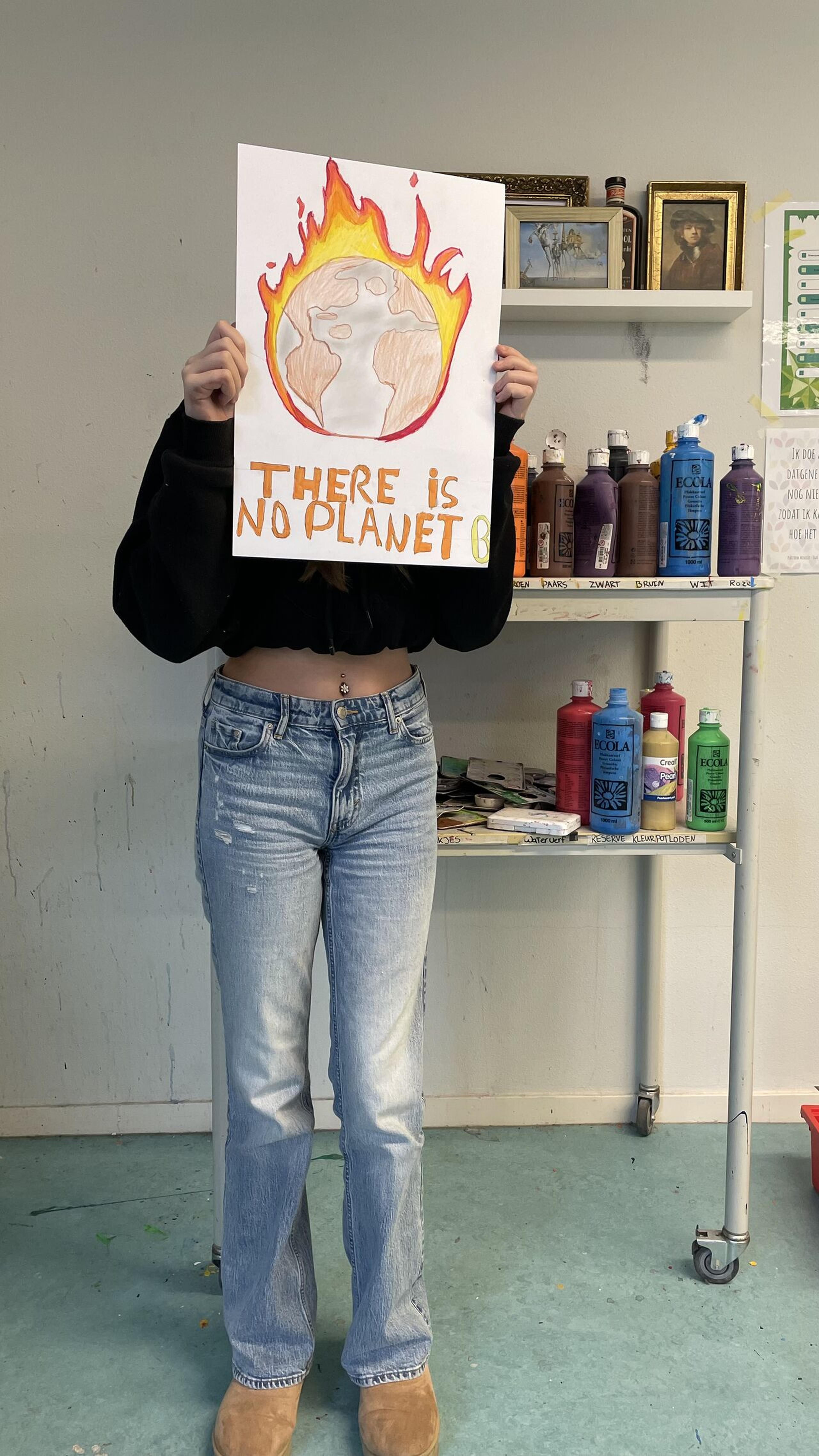 Poster met 'there is no planet B' erop