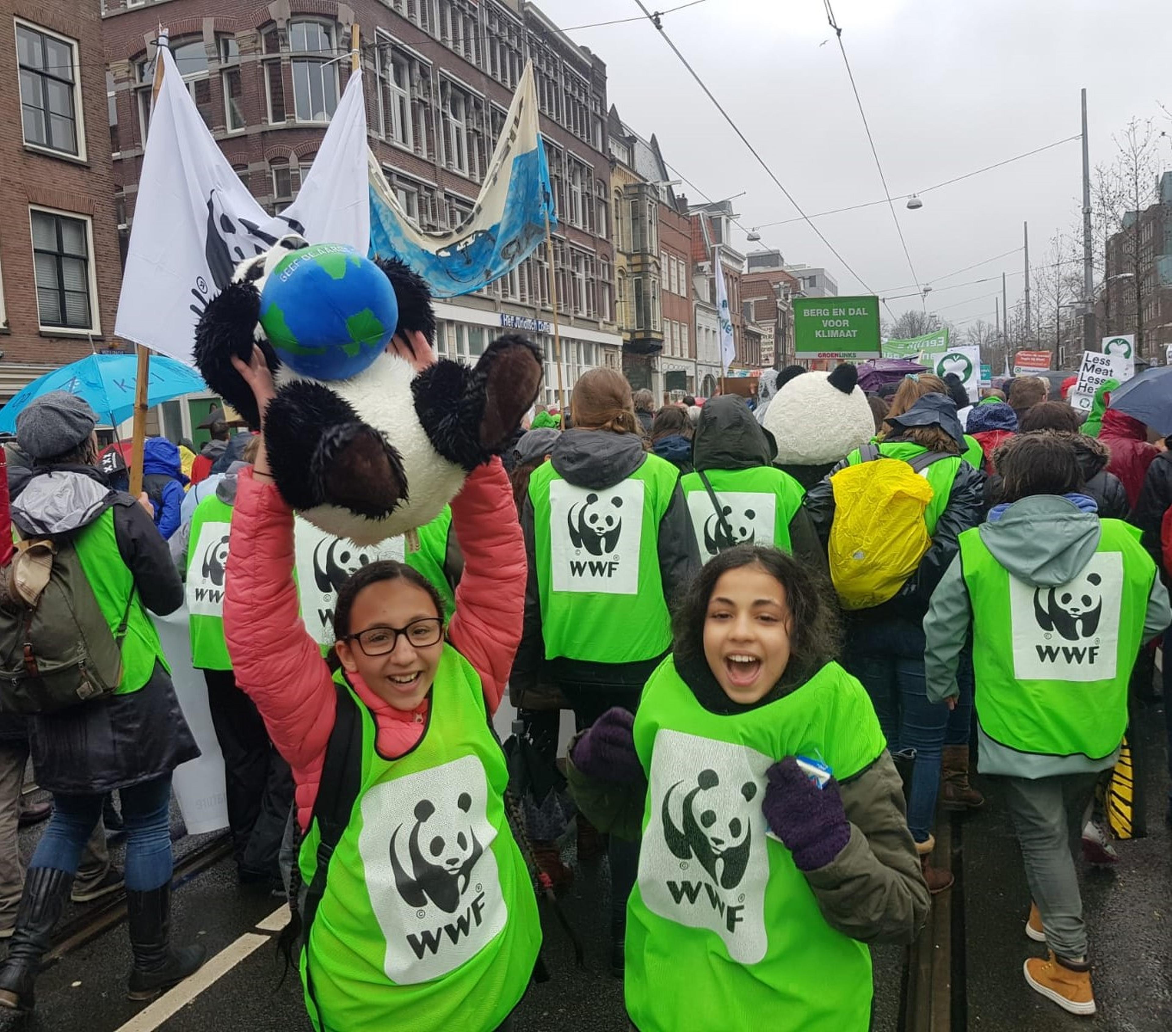 Mars voor het klimaat, kinderen in de regen