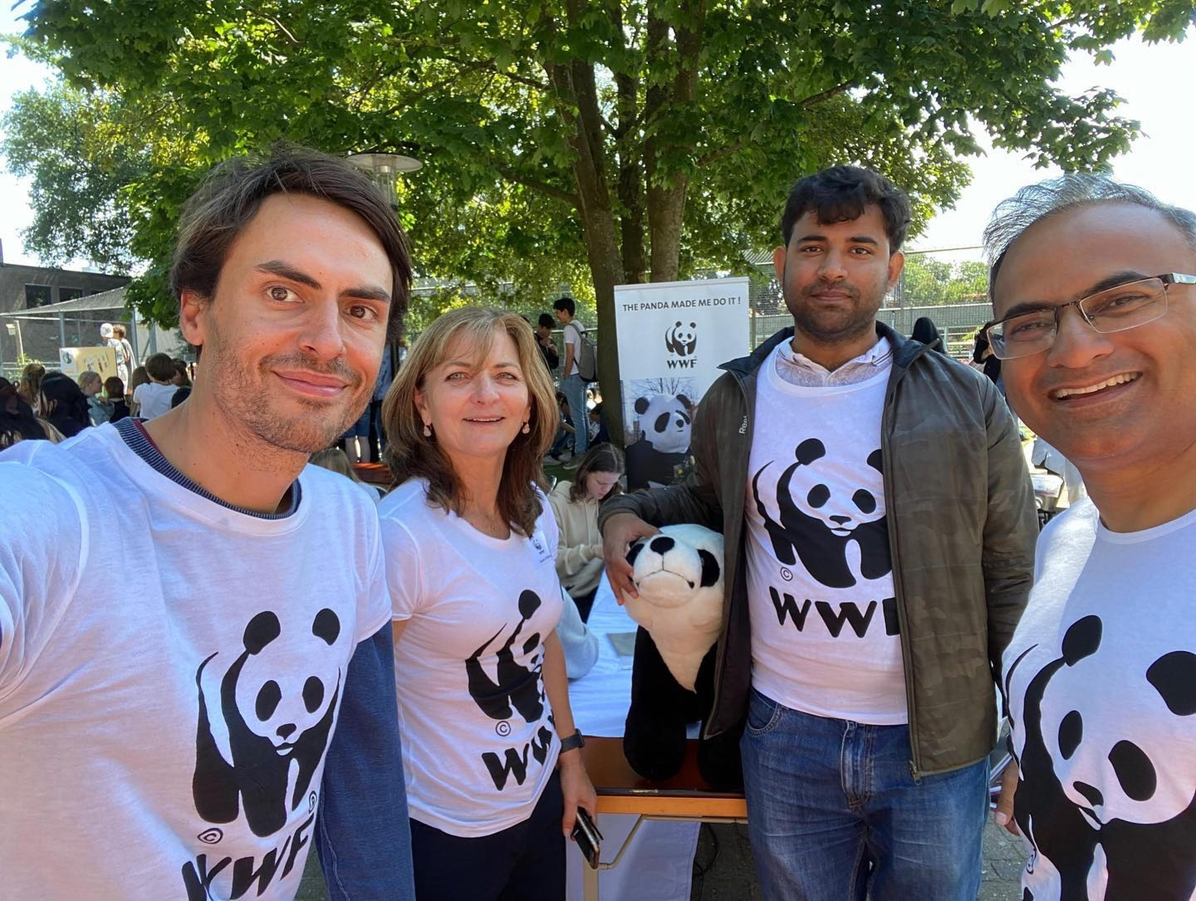 Group picture volunteers WWF-NL / groepsfoto van het internationale vrijwilligersteam van WWF-NL