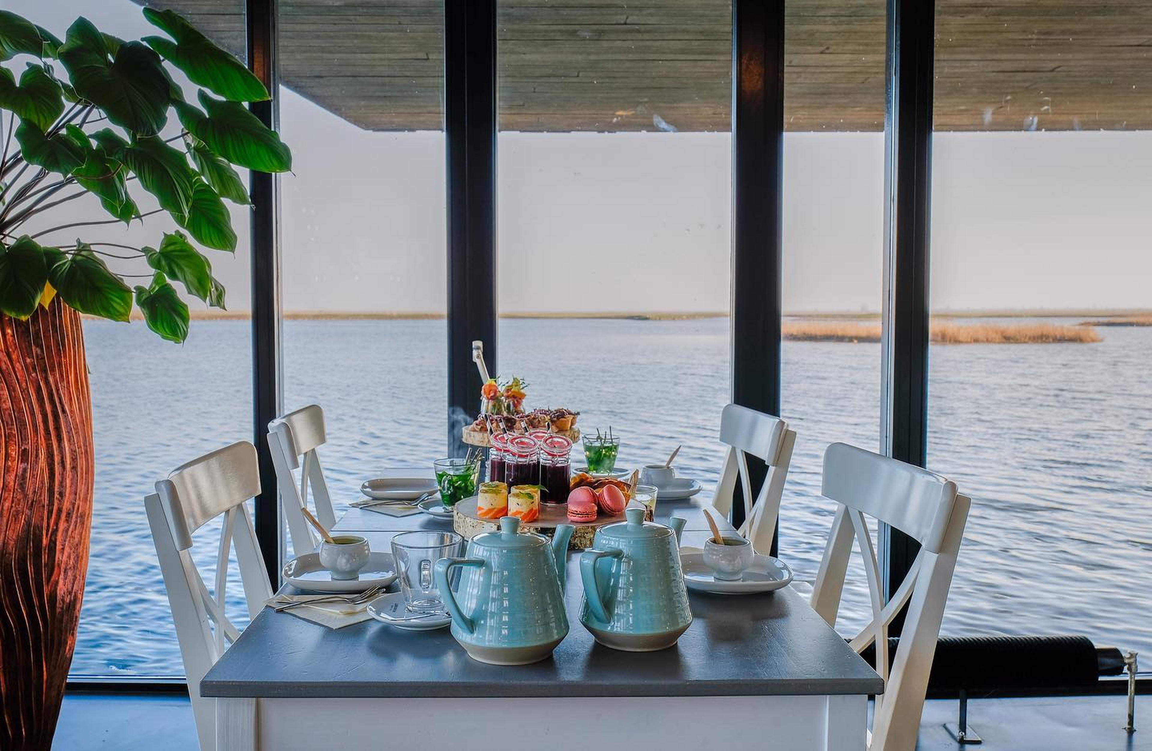Oostvaarders restaurant, uitzicht over de Oostvaardersplassen