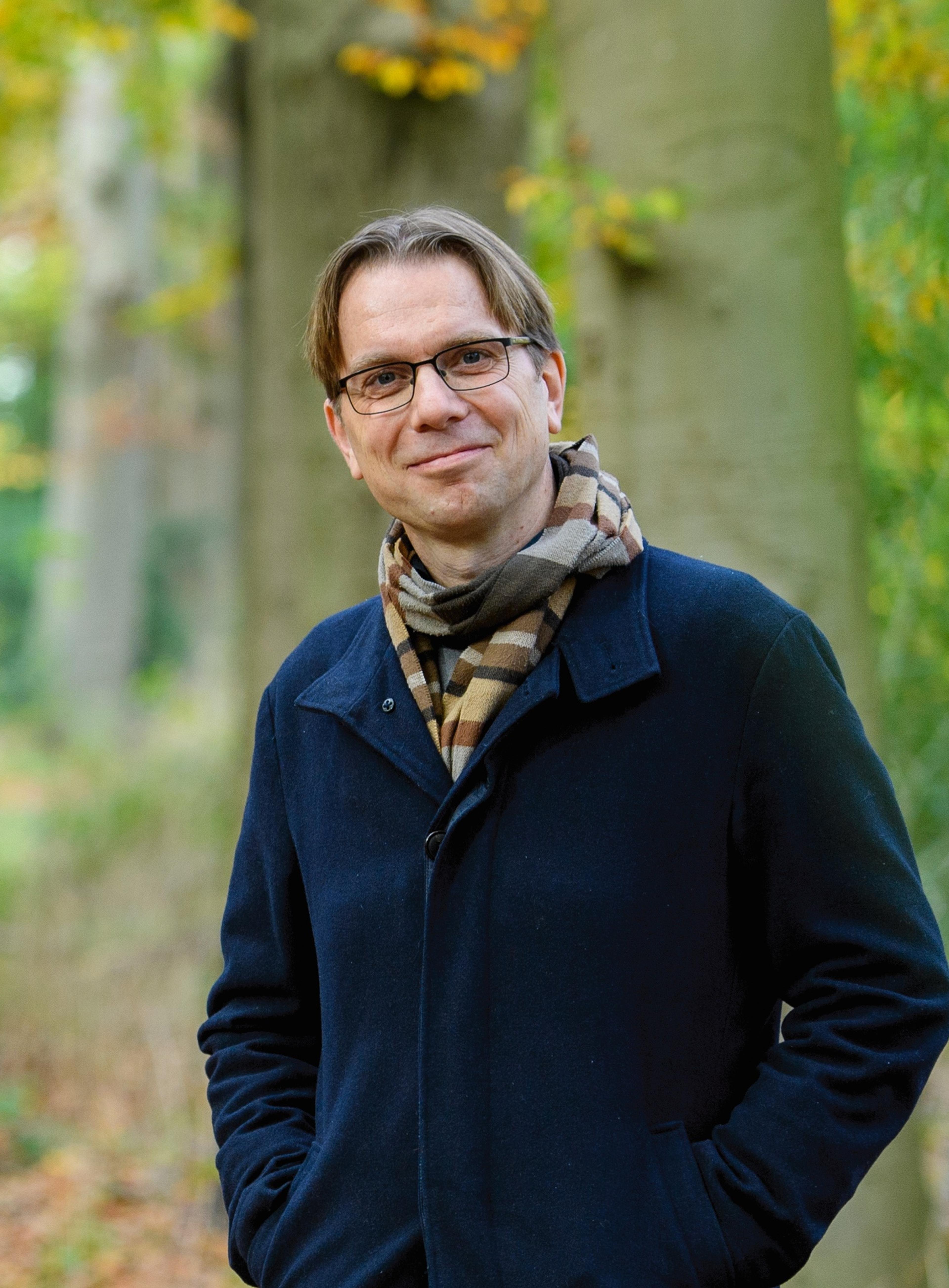 Bram Büscher in bos