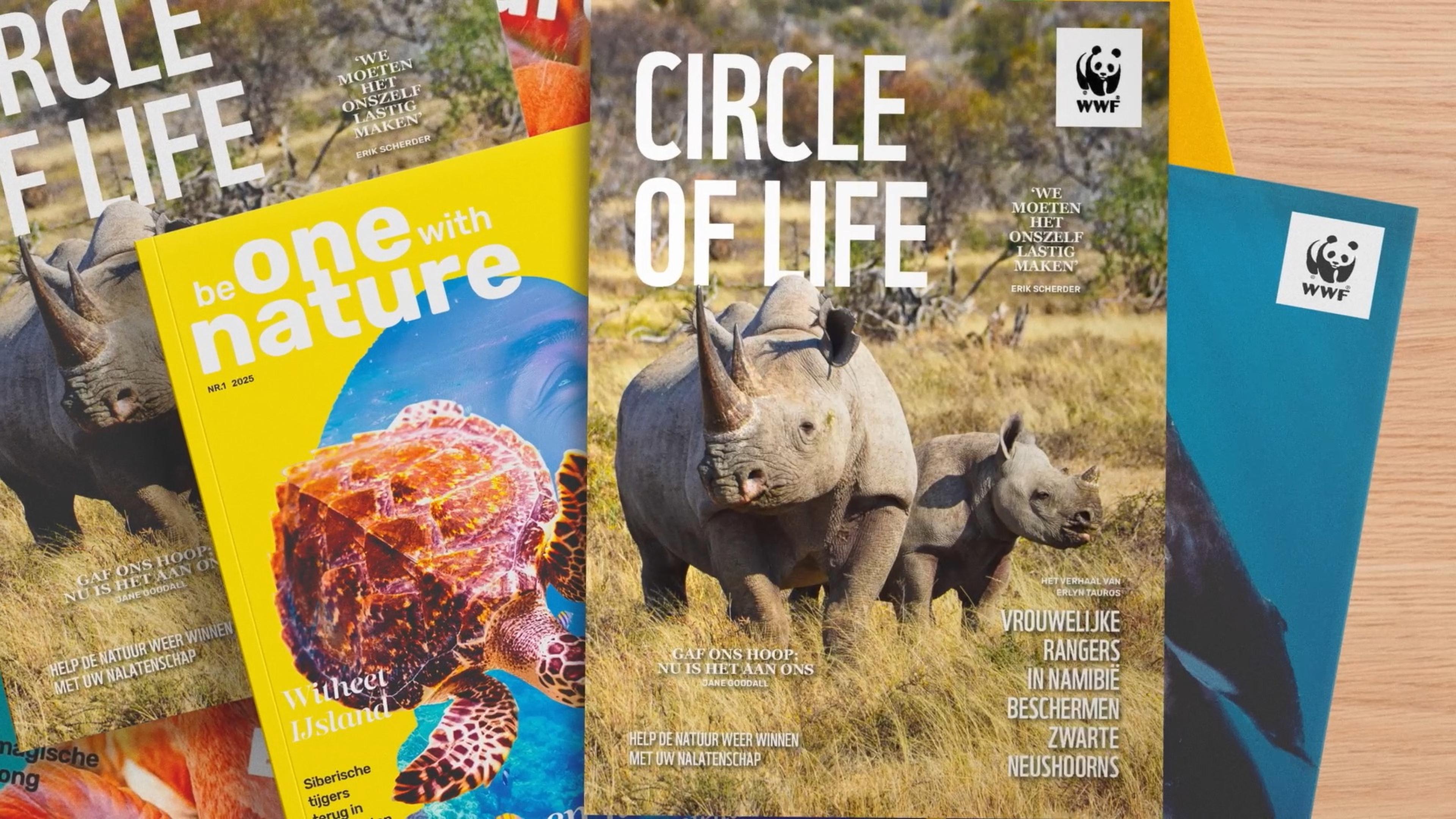 Het magazine Circle of Life op een stapel magazines