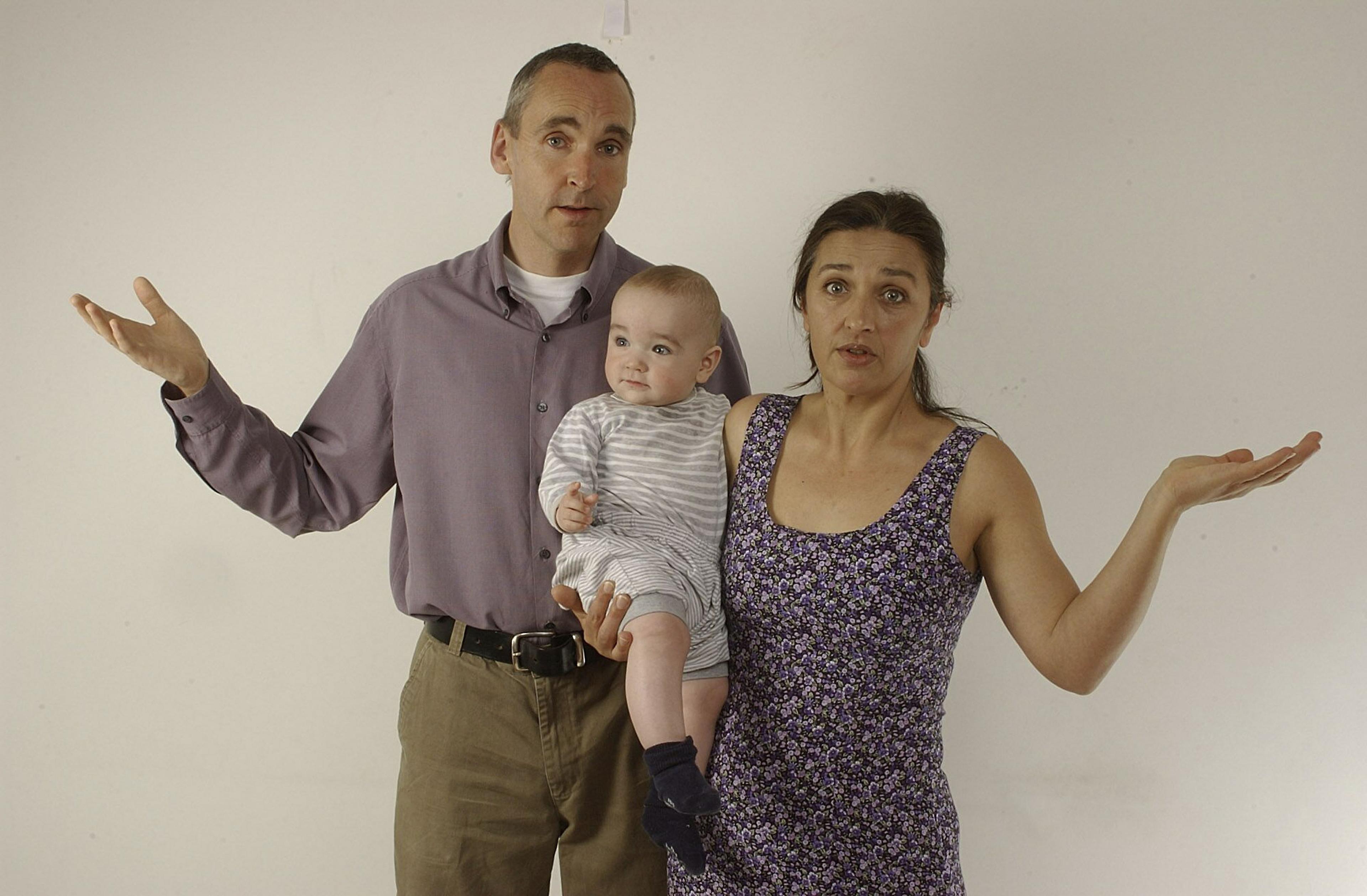 man en vrouw met baby