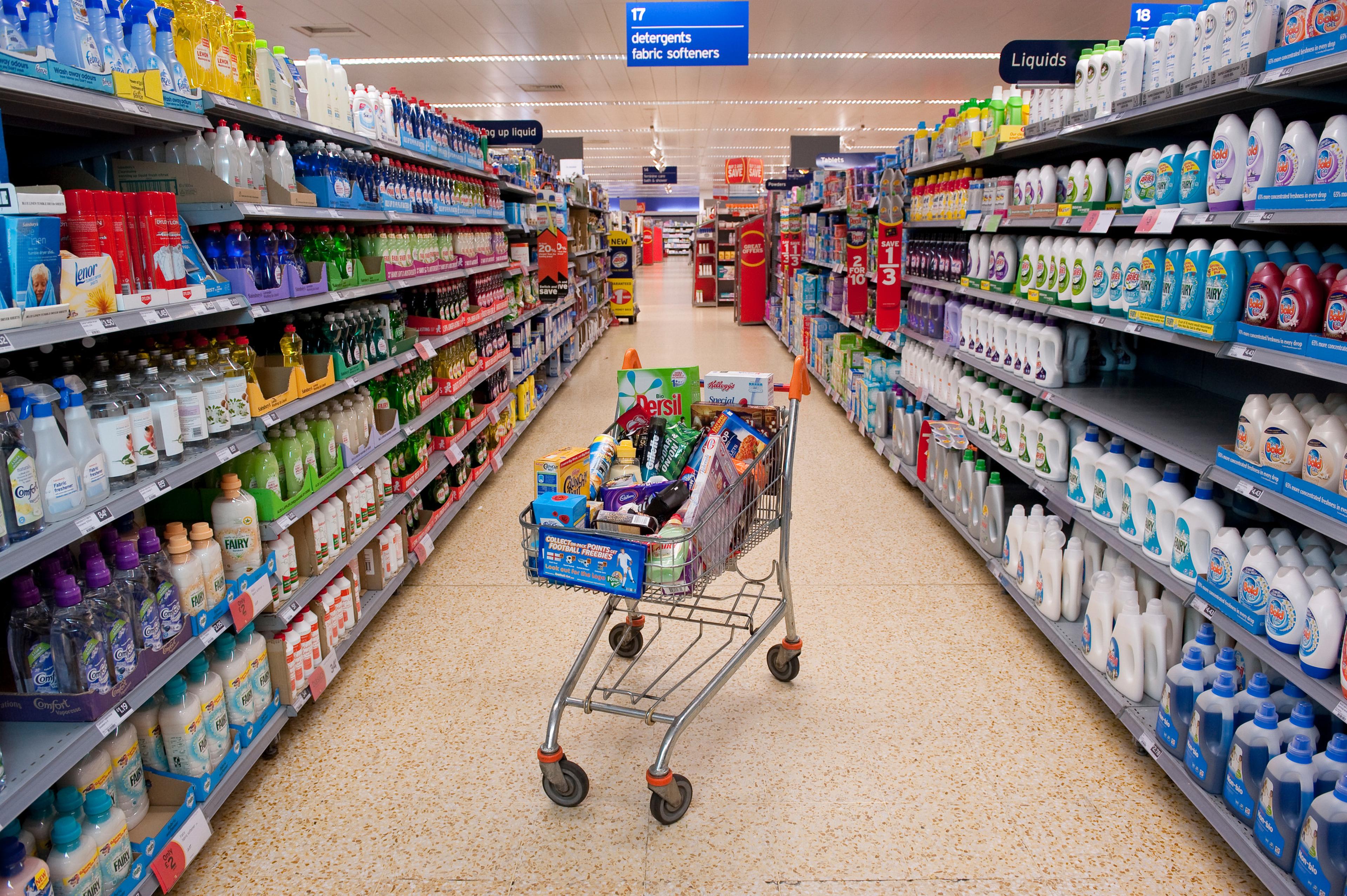 Boodschappenkar vol met palmolie producten