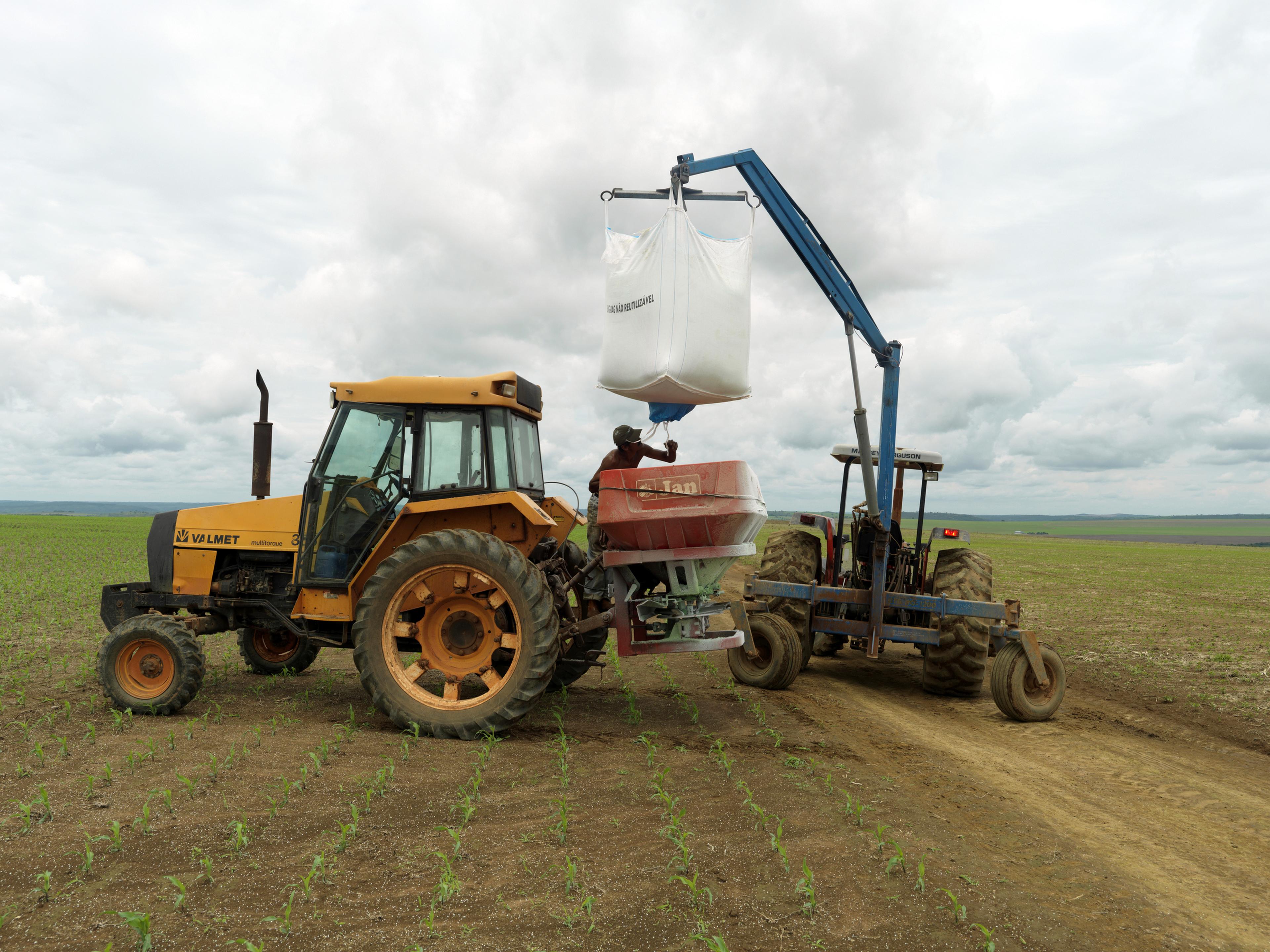 tractor soja planten