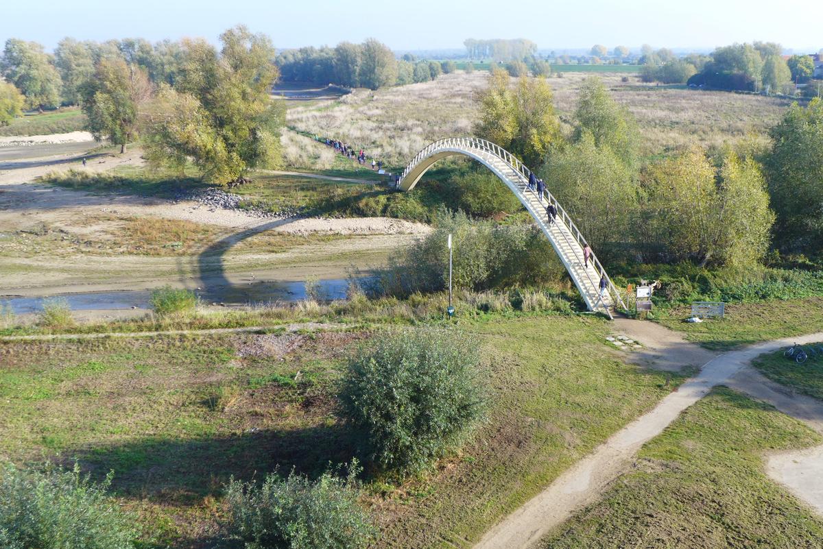 Rivieren recreatie brug bij Nijmegen