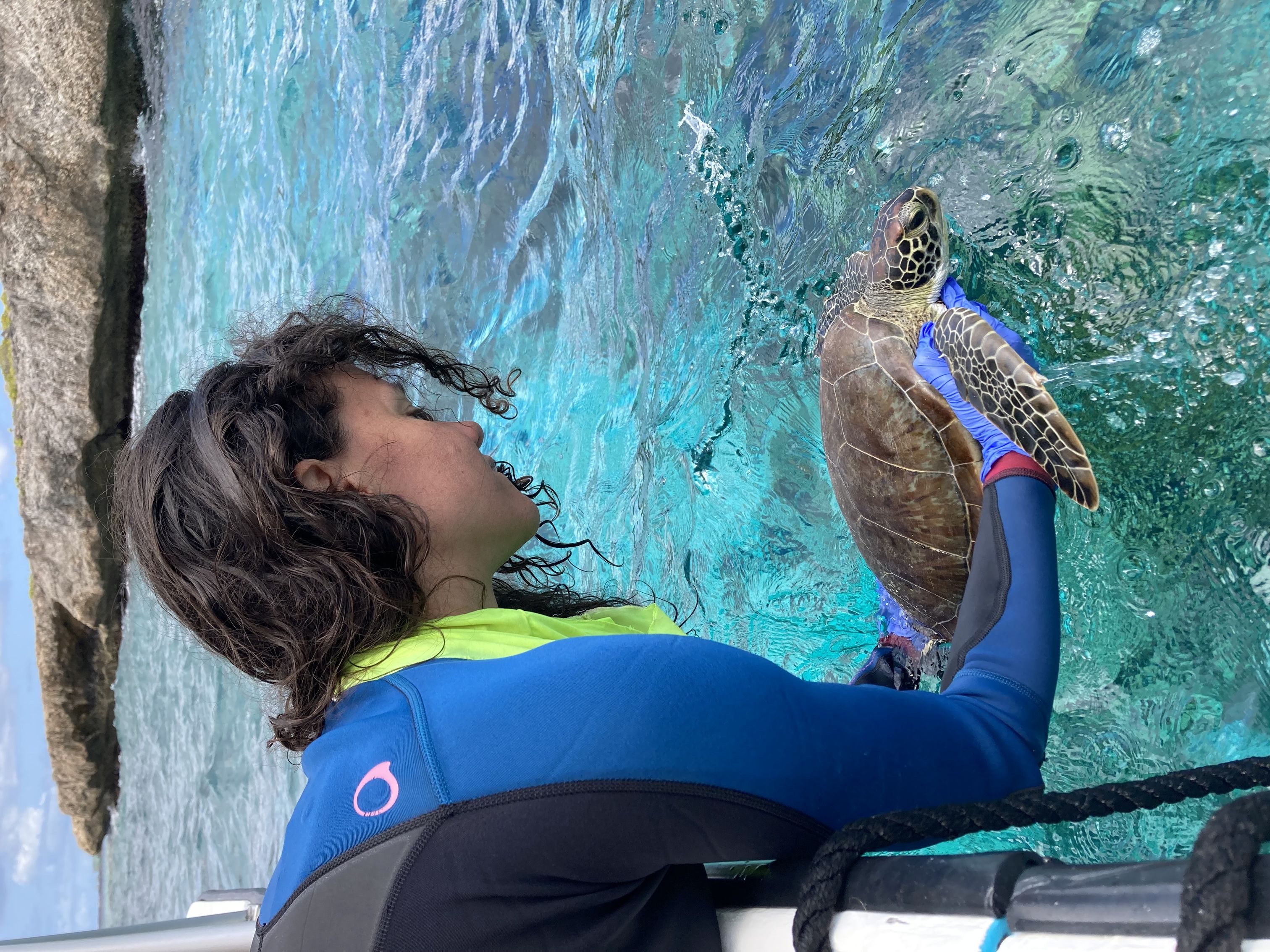 Nathalie Houtman met zeeschildpad Bonaire