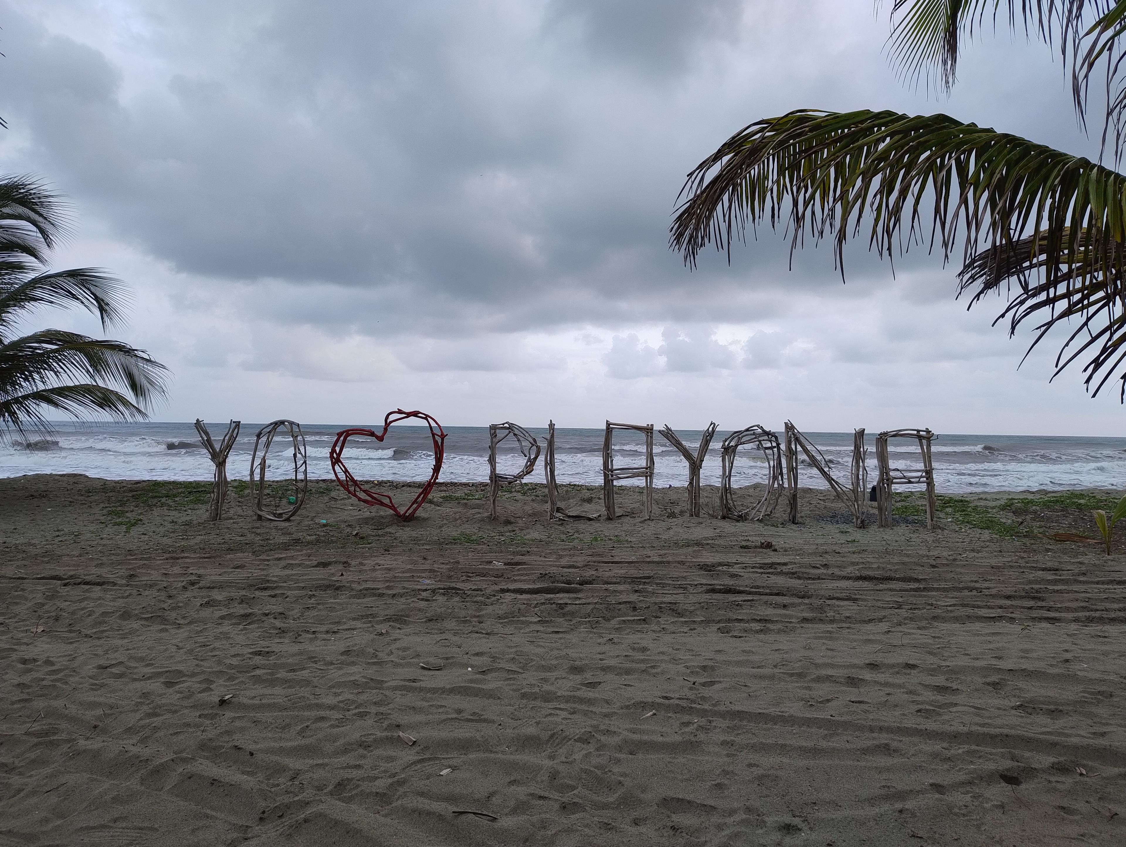 I love Playona bord op het strand