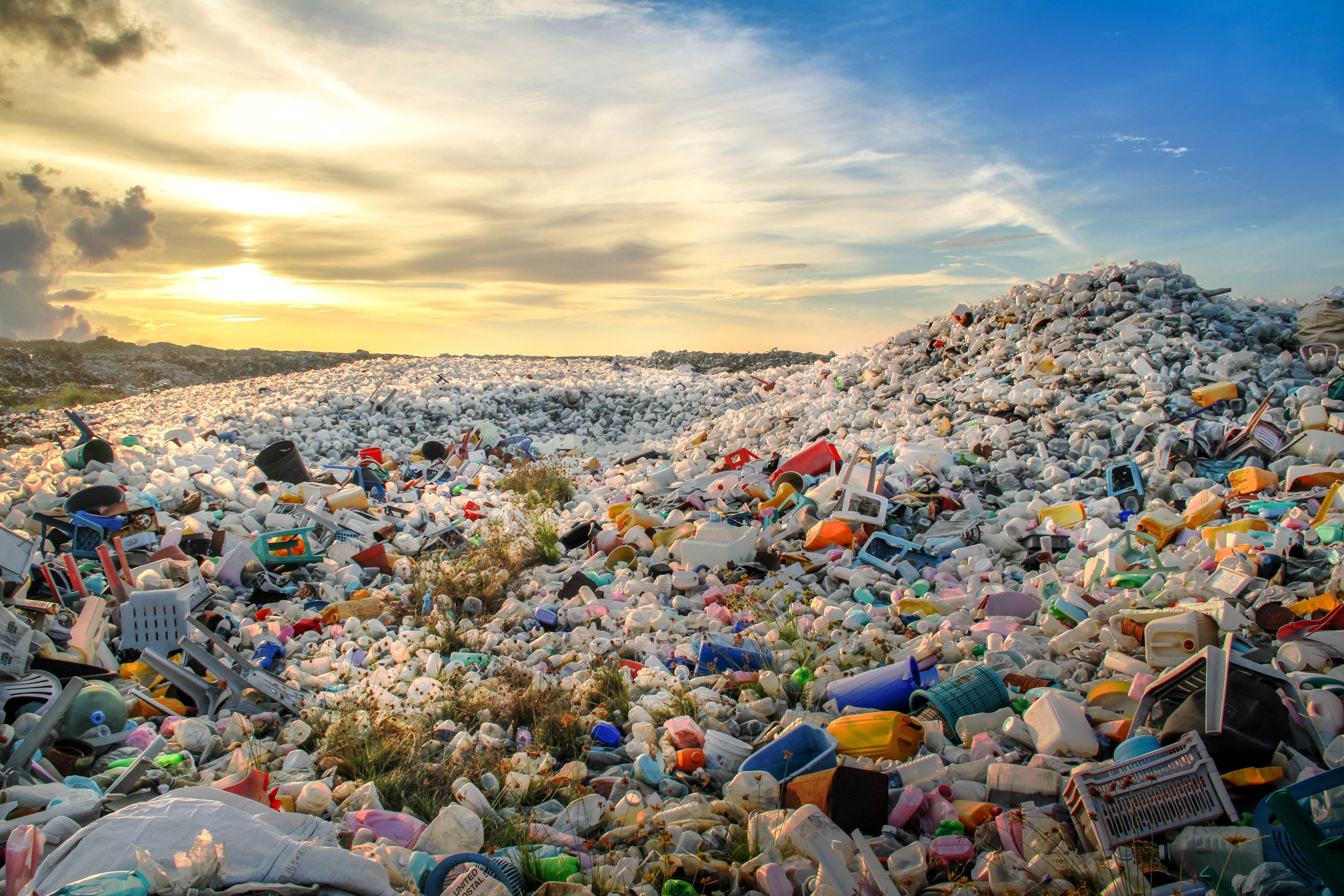 Bergen plastic op de Malediven