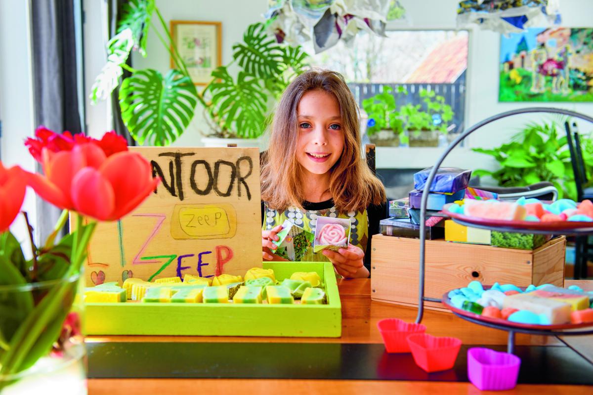 Liz Keller met haar zeep