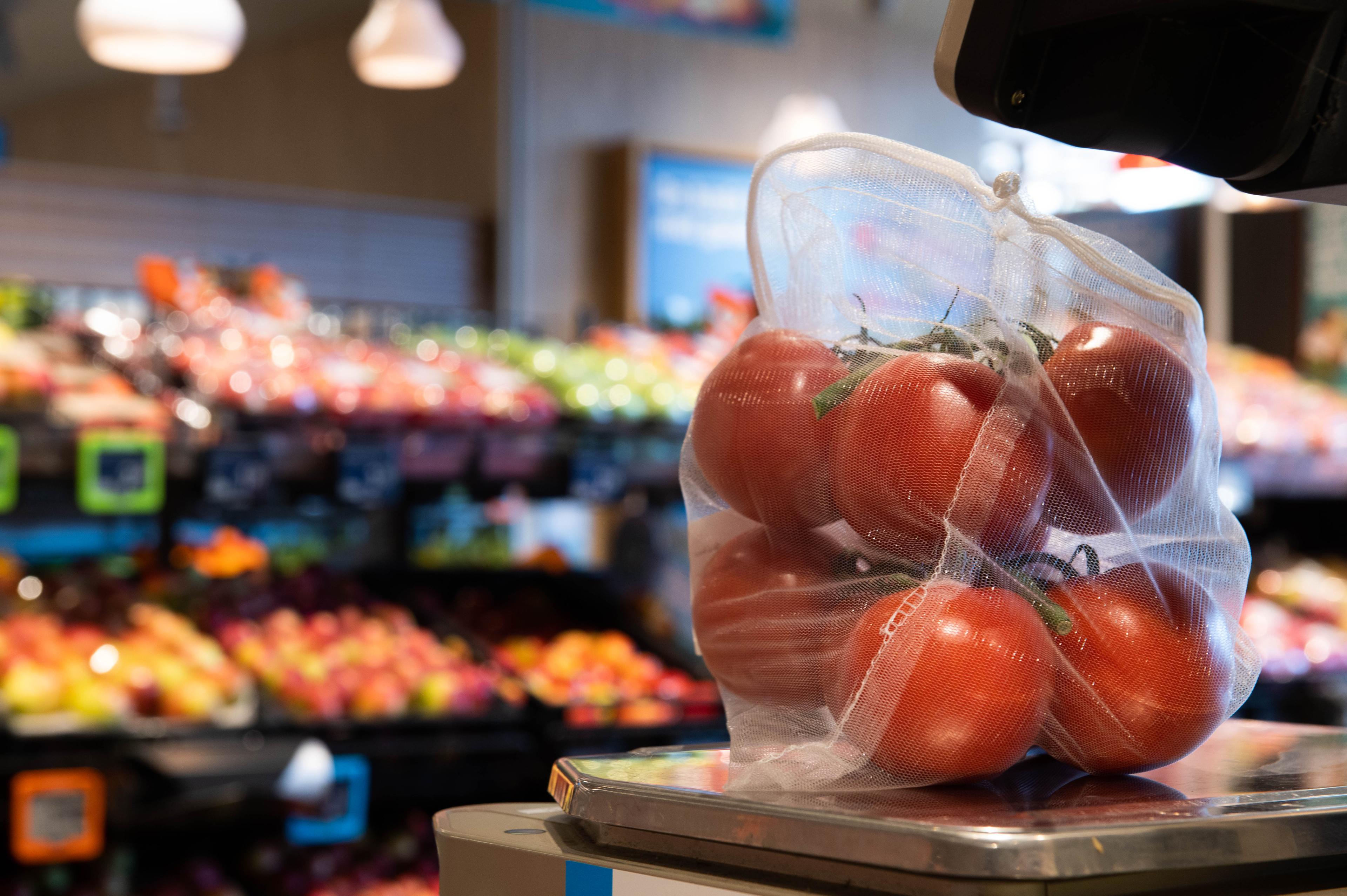 Tomaten in een verszakje