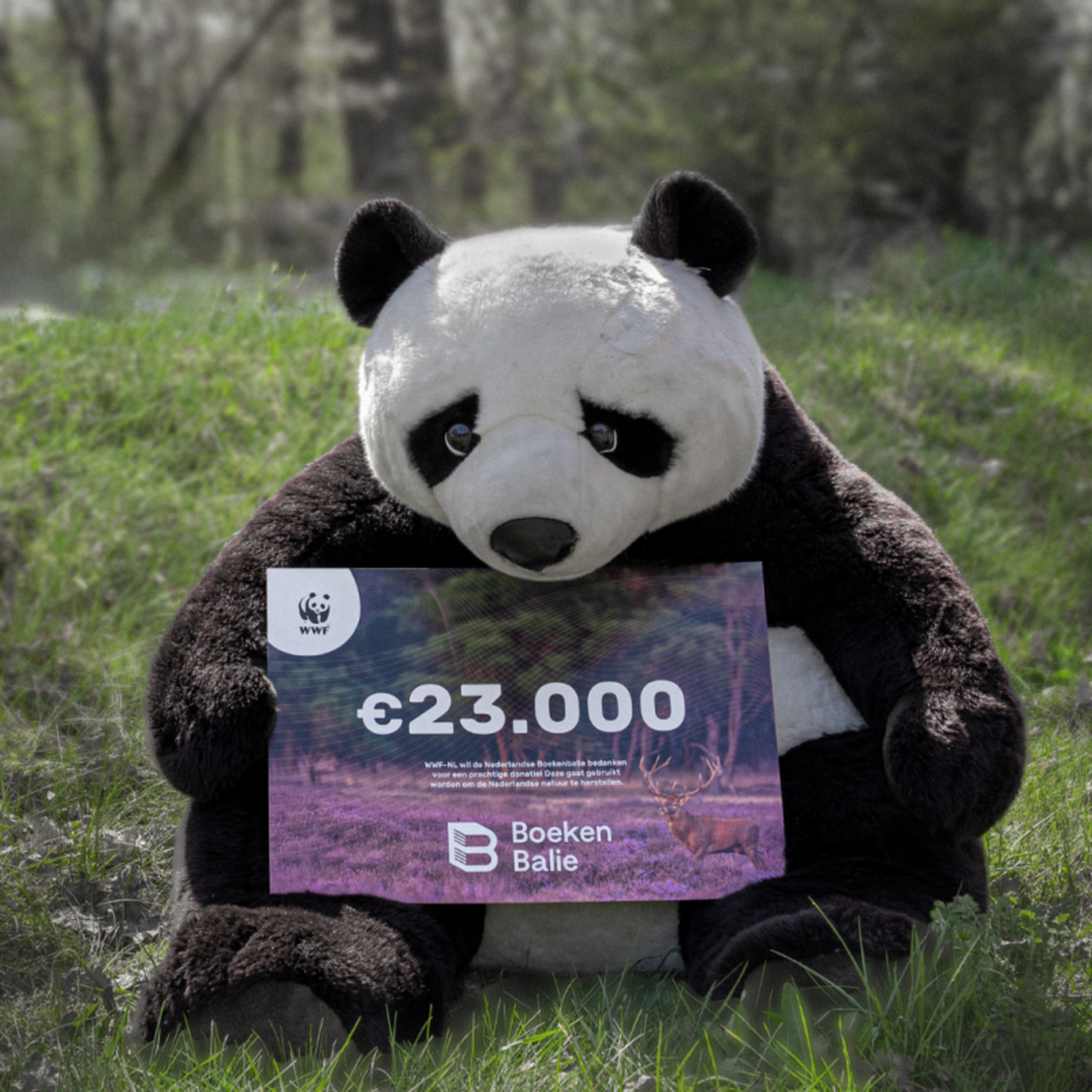 Panda met opgehaalde geldbedrag van BoekenBalie