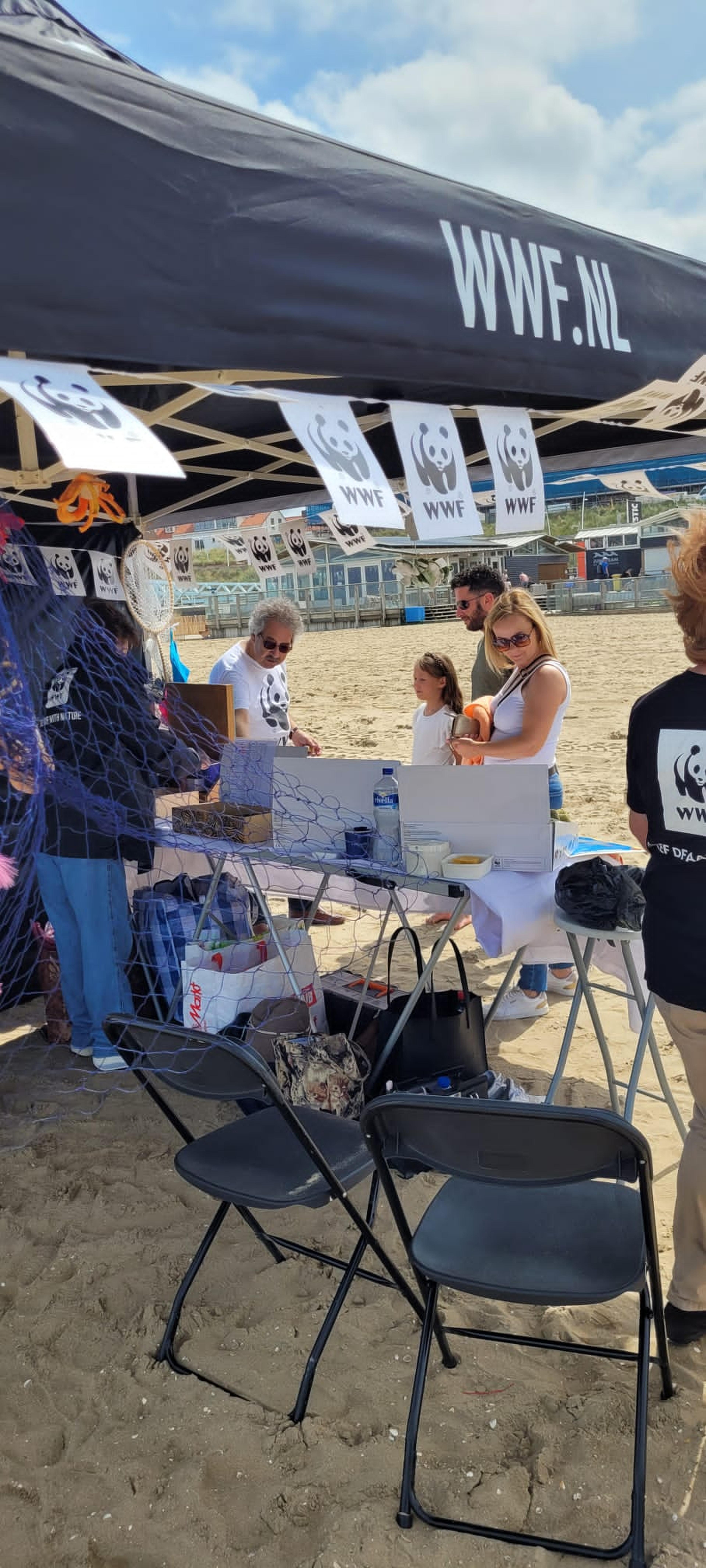 WWF-regioteam Haaglanden op het strand