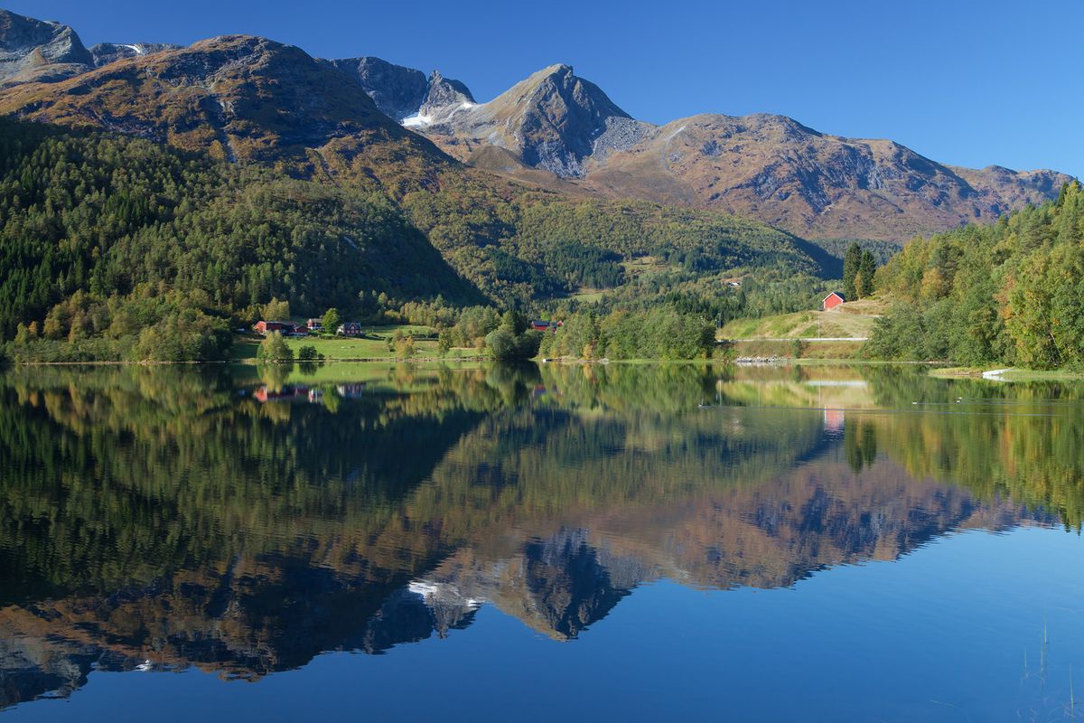 Melting Horizons: A Norwegian Spring Voyage