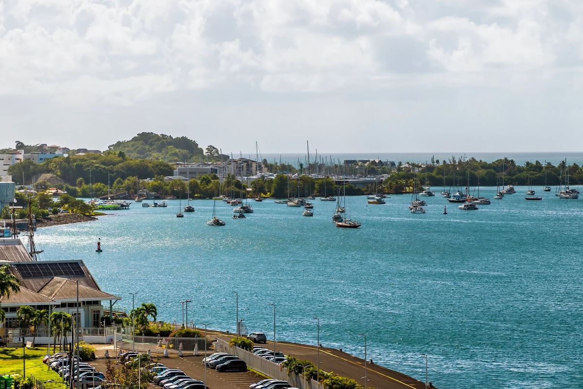 Caribbean Escape - Shores of Paradise