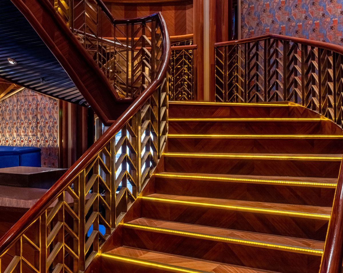 Renaissance Theatre La Belle Epoque