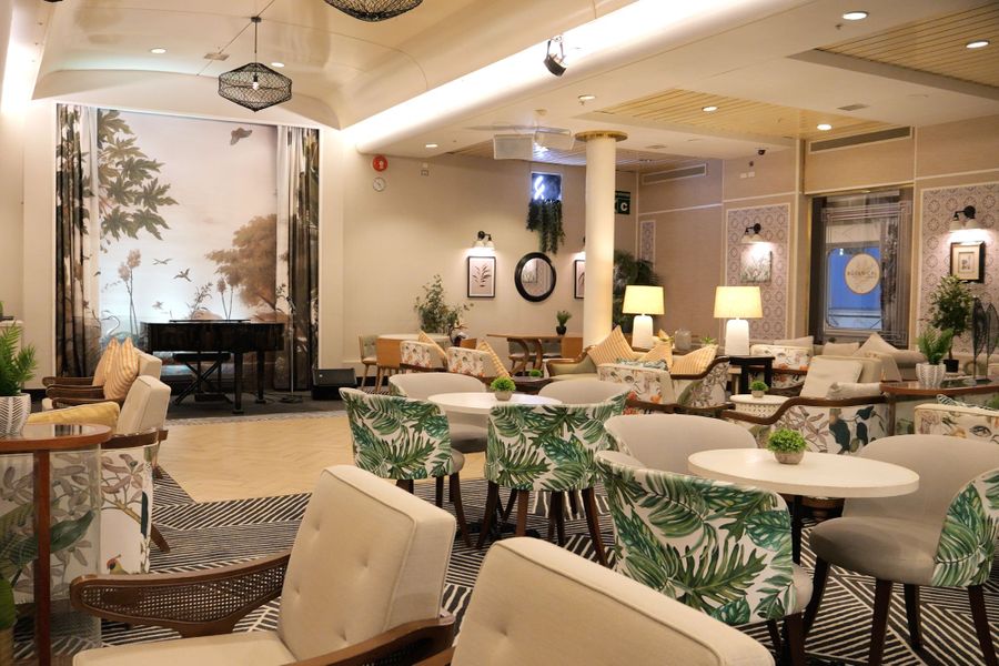 Botanical Lounge Ambience