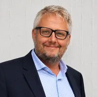 Auf diesem Bild sieht man Bernd Strecker