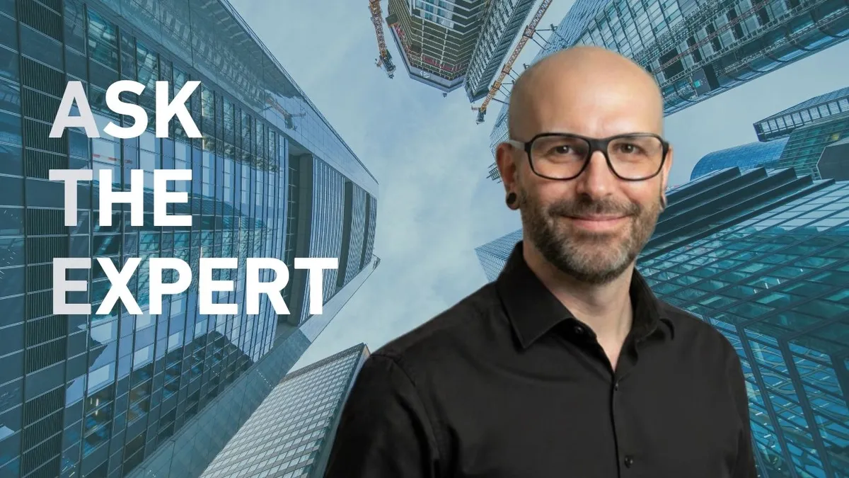 Matthias Grzondziel BIM-Lead bei Würth vor modernen Wolkenkratzern, daneben der Text "Ask the Expert".