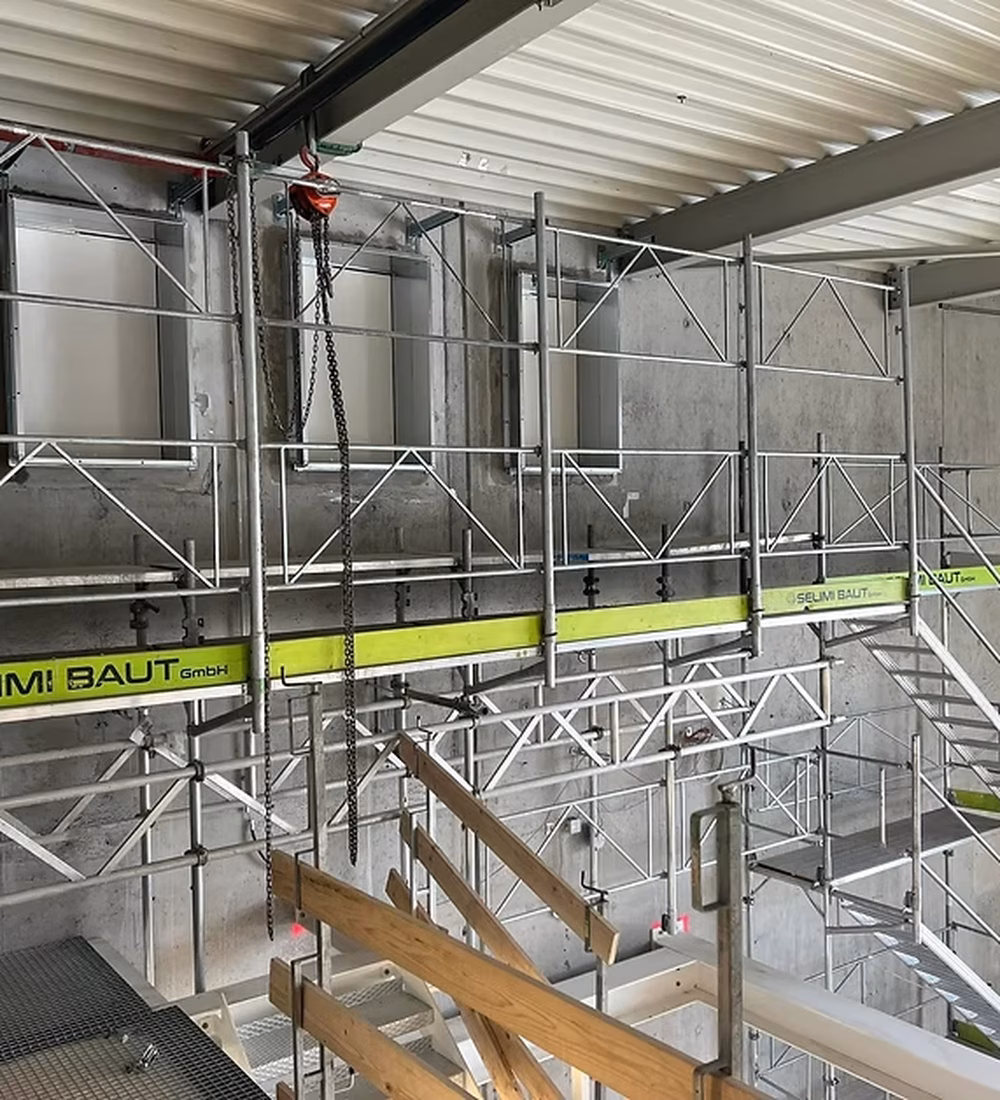 Industriegerüst von zum Glück Gerüstbau an einer Produktionsanlage